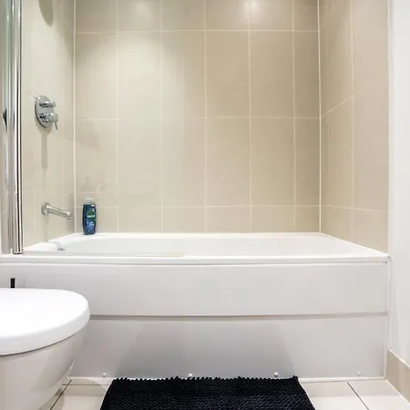 Daire Modern 2br With Balcony - Sleeps 8