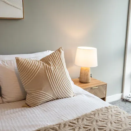 아파트 Modern 2br With Balcony - Sleeps 8 *