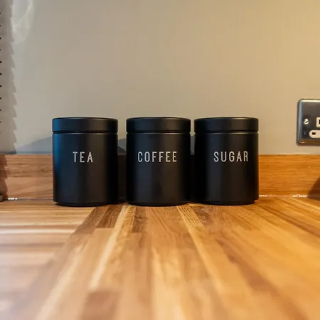 Modern 2br With Balcony - Sleeps 8 *