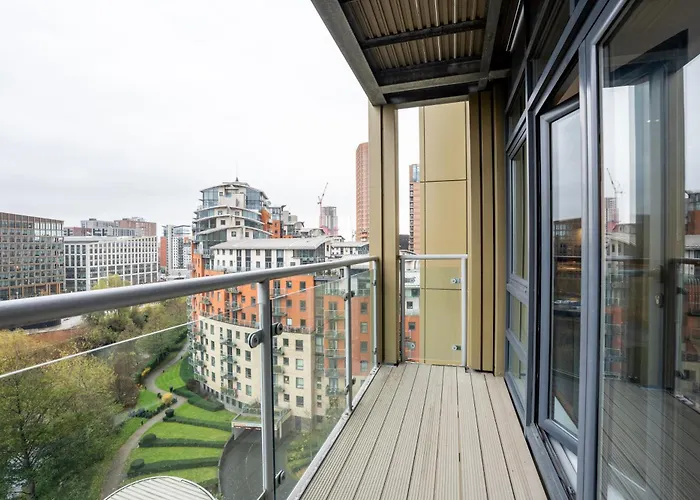 Modern 2br With Balcony - Sleeps 8 Apartment