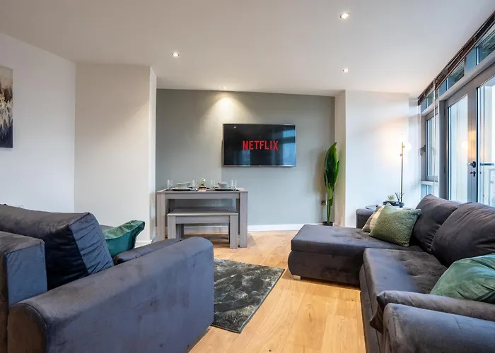 Modern 2br With Balcony - Sleeps 8 Apartment Leeds (West Yorkshire)