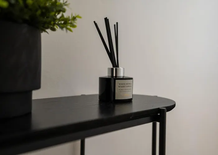 Modern 2br With Balcony - Sleeps 8 Apartment