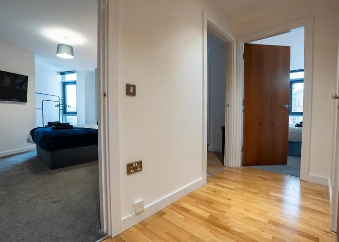 Modern 2br With Balcony - Sleeps 8 Apartment Leeds (West Yorkshire)