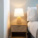 Modern 2br With Balcony - Sleeps 8 Appartamento *