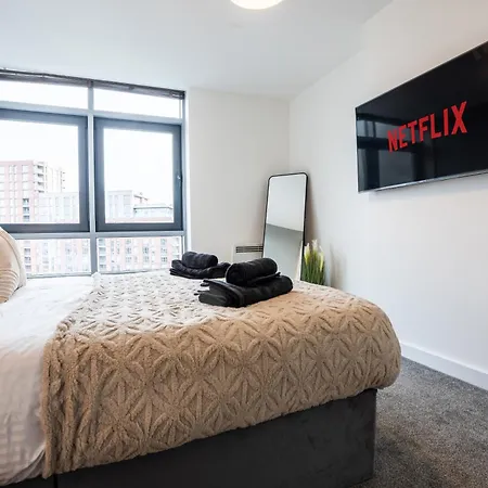 Modern 2br With Balcony - Sleeps 8 Lägenhet