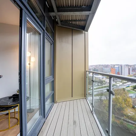 Modern 2br With Balcony - Sleeps 8 Lägenhet