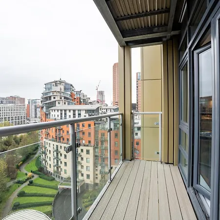 Modern 2br With Balcony - Sleeps 8 Lägenhet