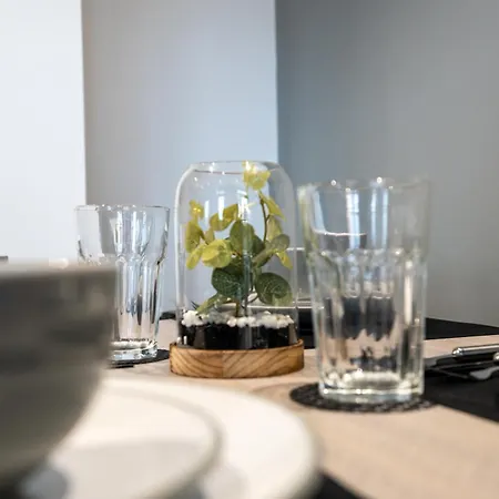 Modern 2br With Balcony - Sleeps 8 * Leeds (West Yorkshire)