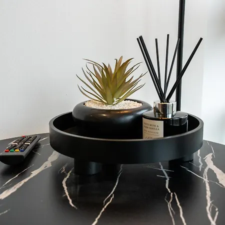 Modern 2br With Balcony - Sleeps 8 * Leeds (West Yorkshire)