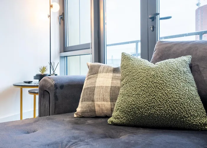 Modern 2br With Balcony - Sleeps 8 Апартаменты Лидс