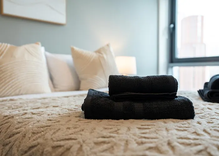 Апартаменты Modern 2br With Balcony - Sleeps 8 Лидс