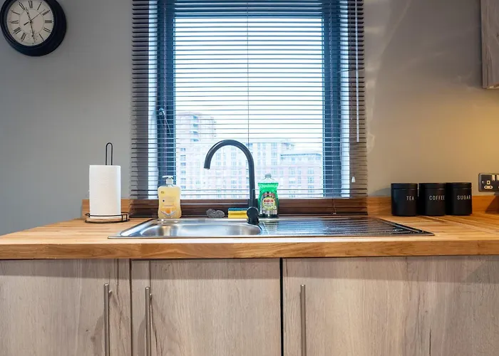 Modern 2br With Balcony - Sleeps 8 Апартаменты